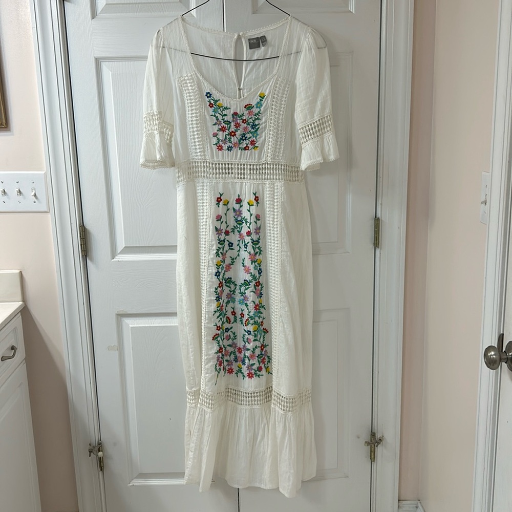 Embroidered white cotton lace insert dress